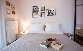 Konstantina & Evgenia Deluxe Apartment
