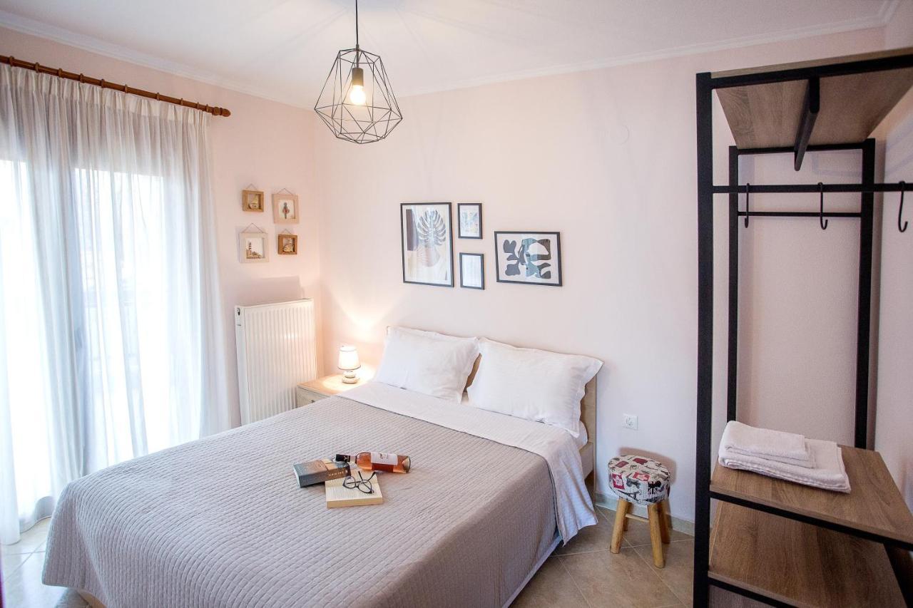 Konstantina & Evgenia Deluxe Apartment Néa Péramos Εξωτερικό φωτογραφία