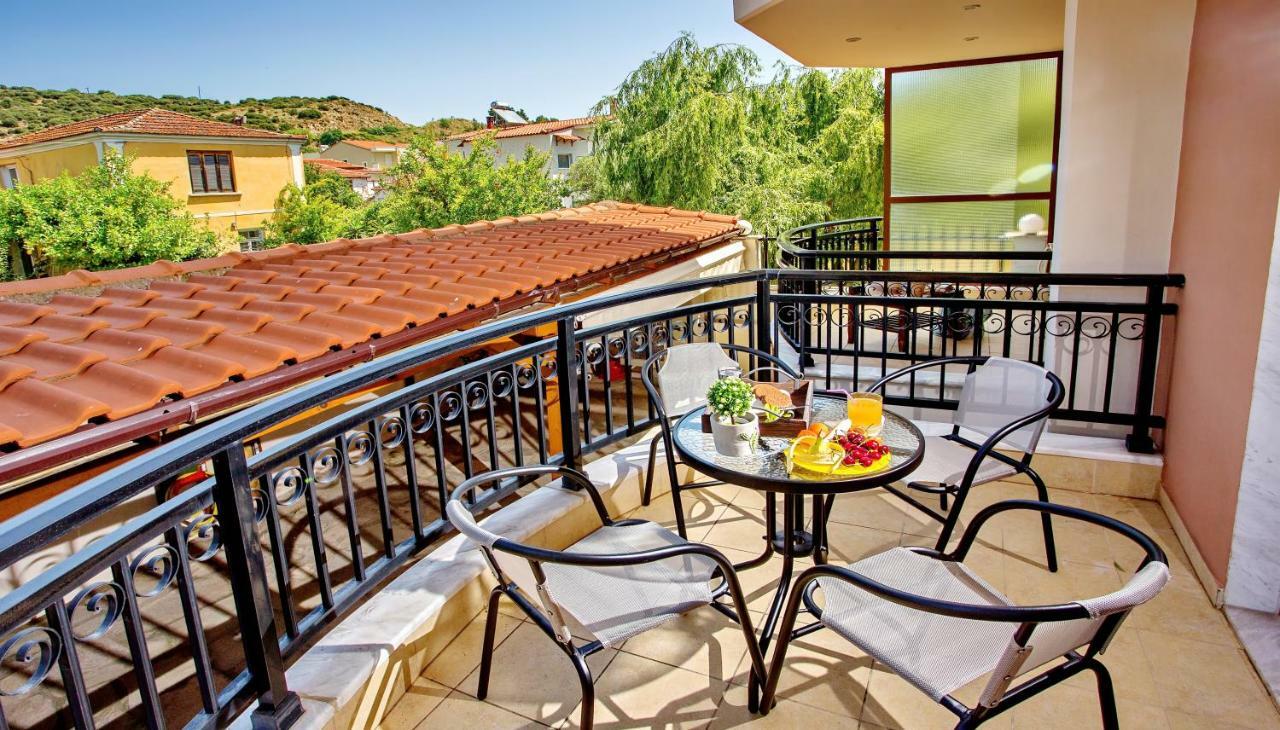 Konstantina & Evgenia Deluxe Apartment Néa Péramos Εξωτερικό φωτογραφία