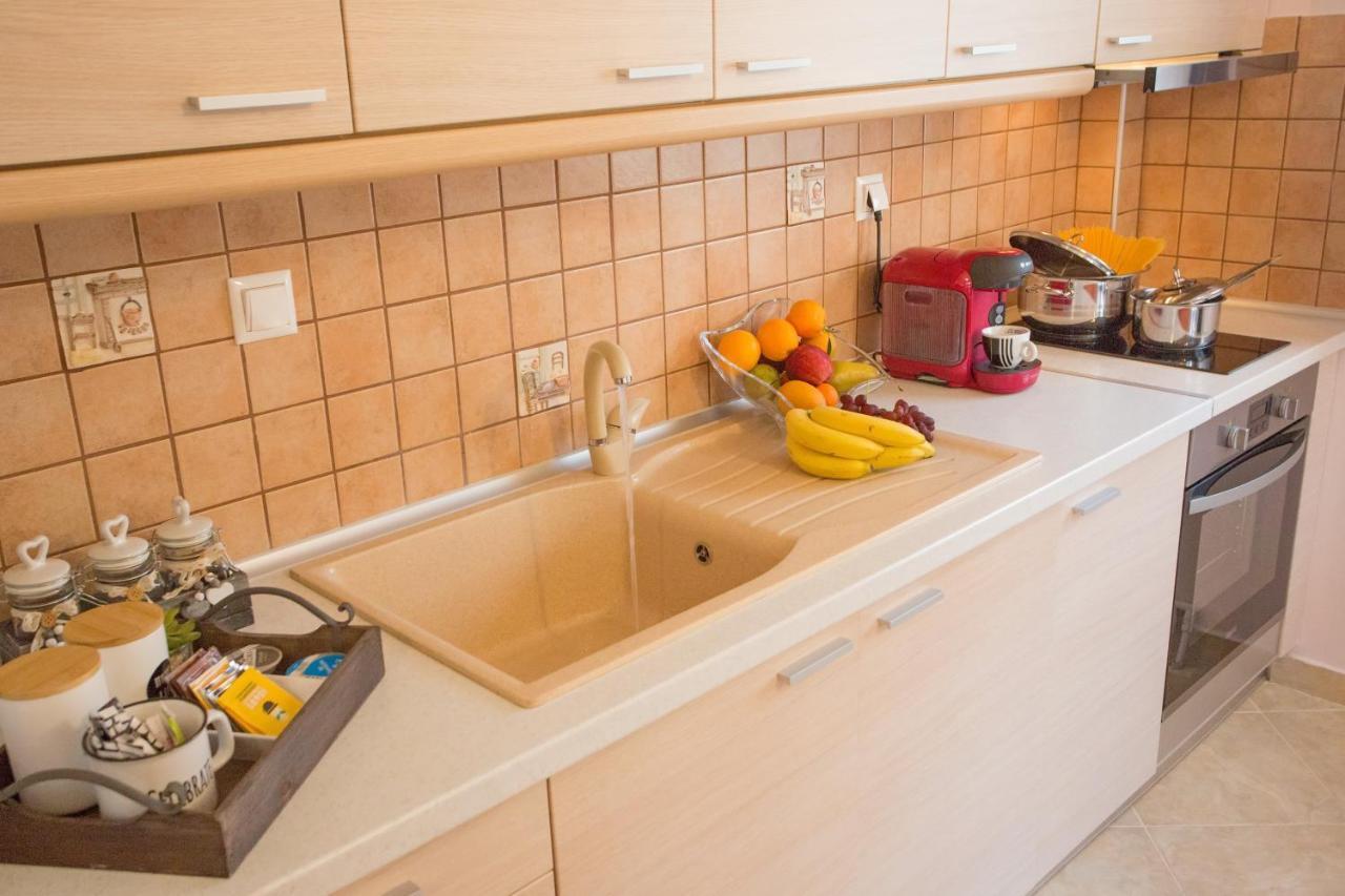 Konstantina & Evgenia Deluxe Apartment Néa Péramos Εξωτερικό φωτογραφία
