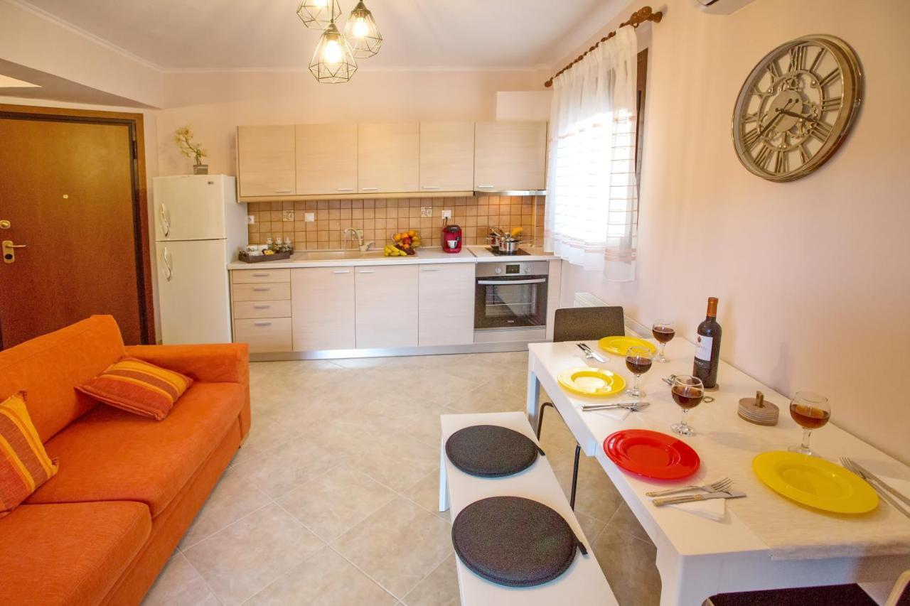 Konstantina & Evgenia Deluxe Apartment Néa Péramos Εξωτερικό φωτογραφία